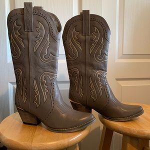 Ladies Taupe Leather Boots Size 7.5M